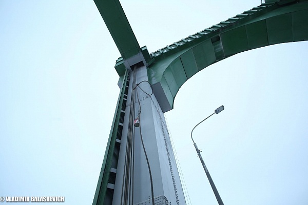 Компания "Мостоотряд" продолжает капитальный ремонт "Краснофлотского" моста.